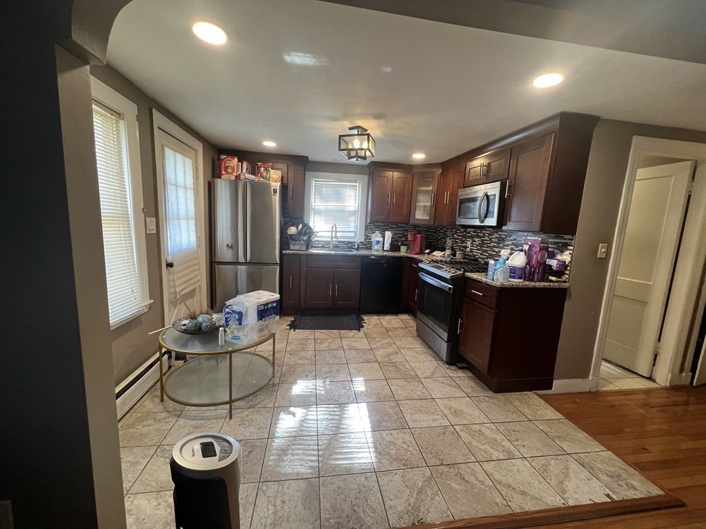 18 Vesey Rd Property Photo 3