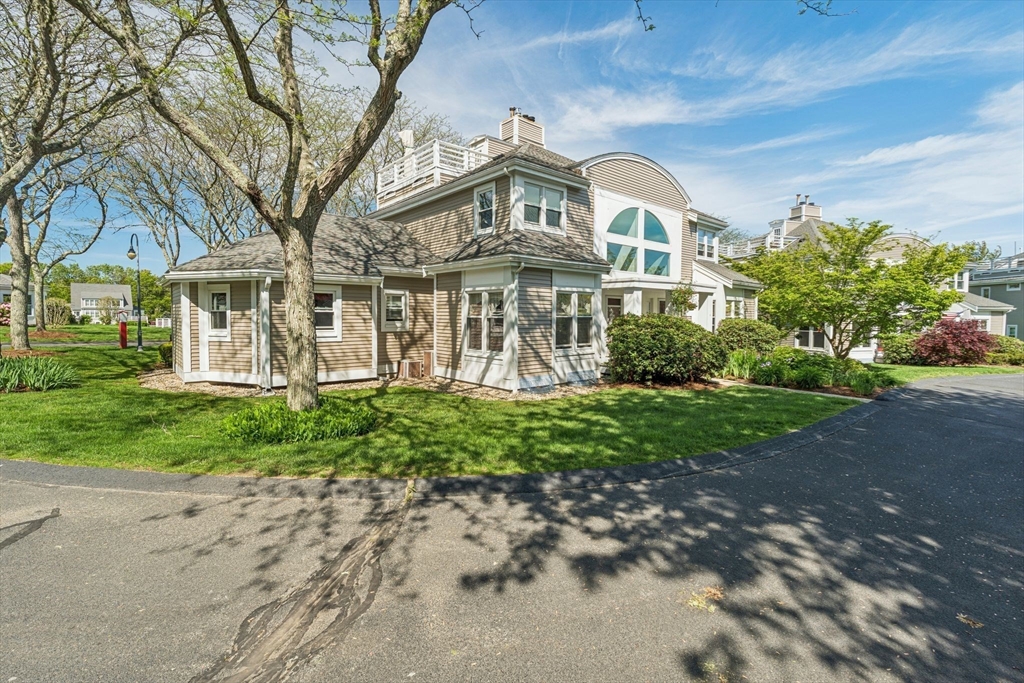 8 Oakmont Drive # 8 Property Photo 1