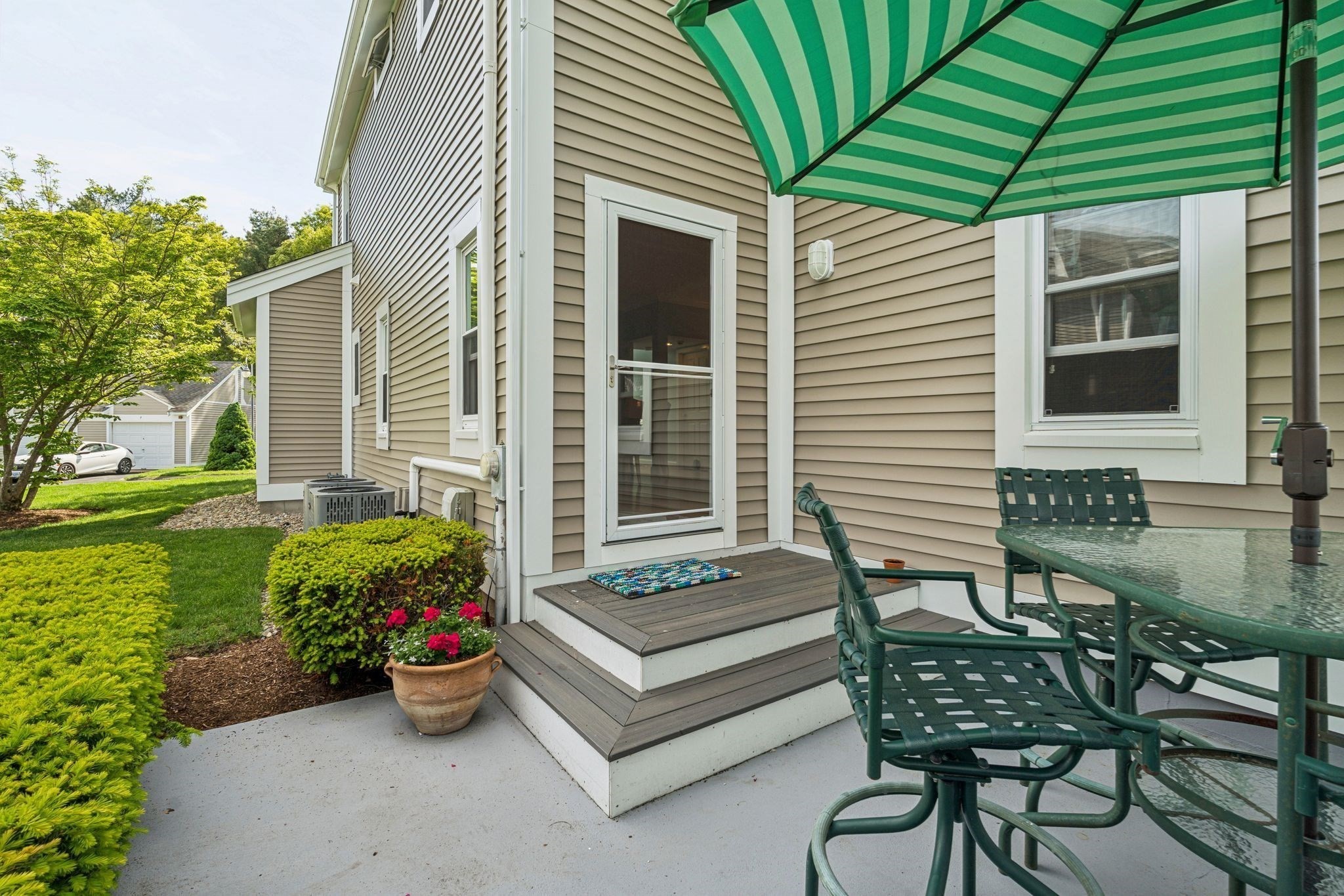 8 Oakmont Drive # 8 Property Photo 17