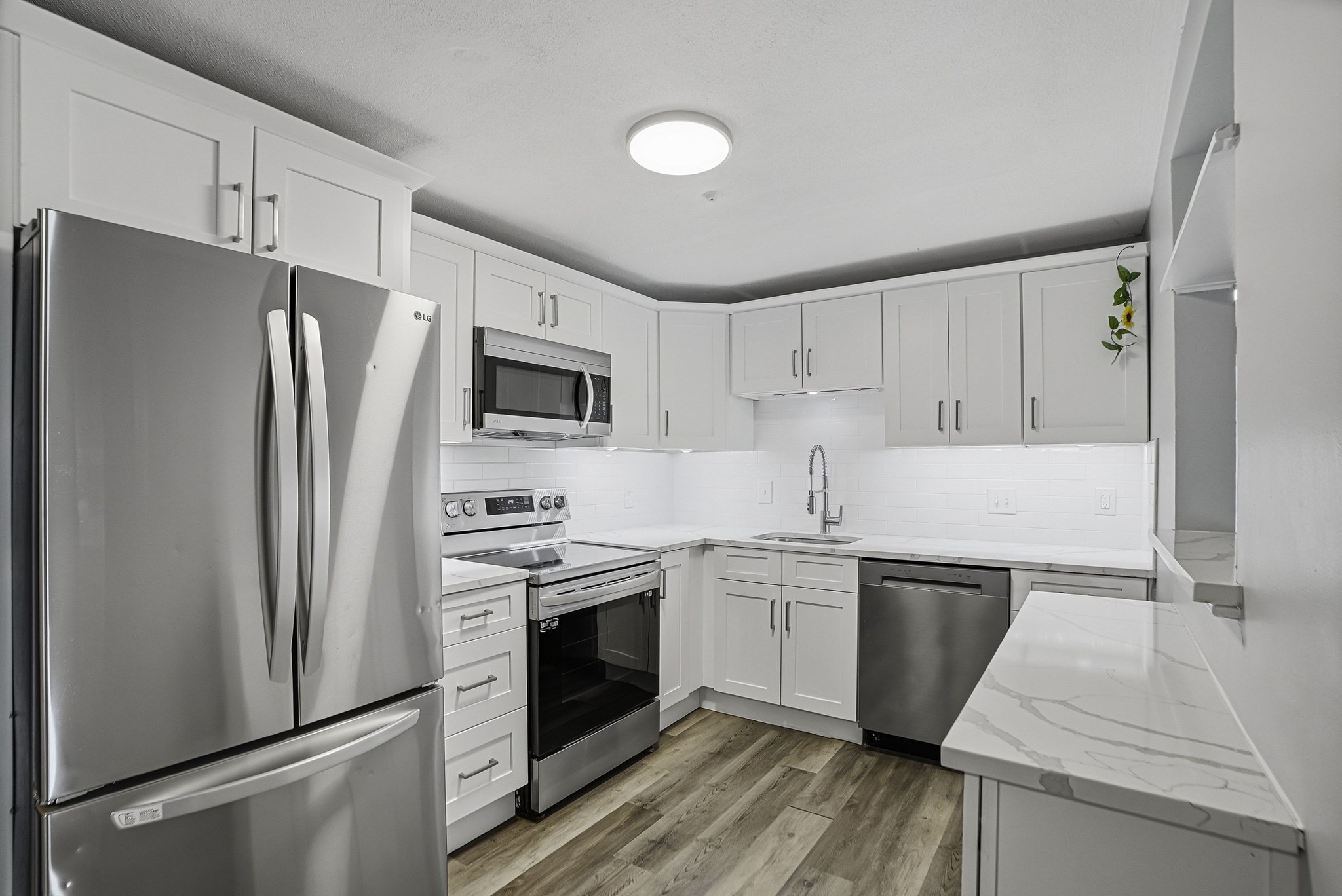 26 Williamsburg Ct # 12 Property Photo 3