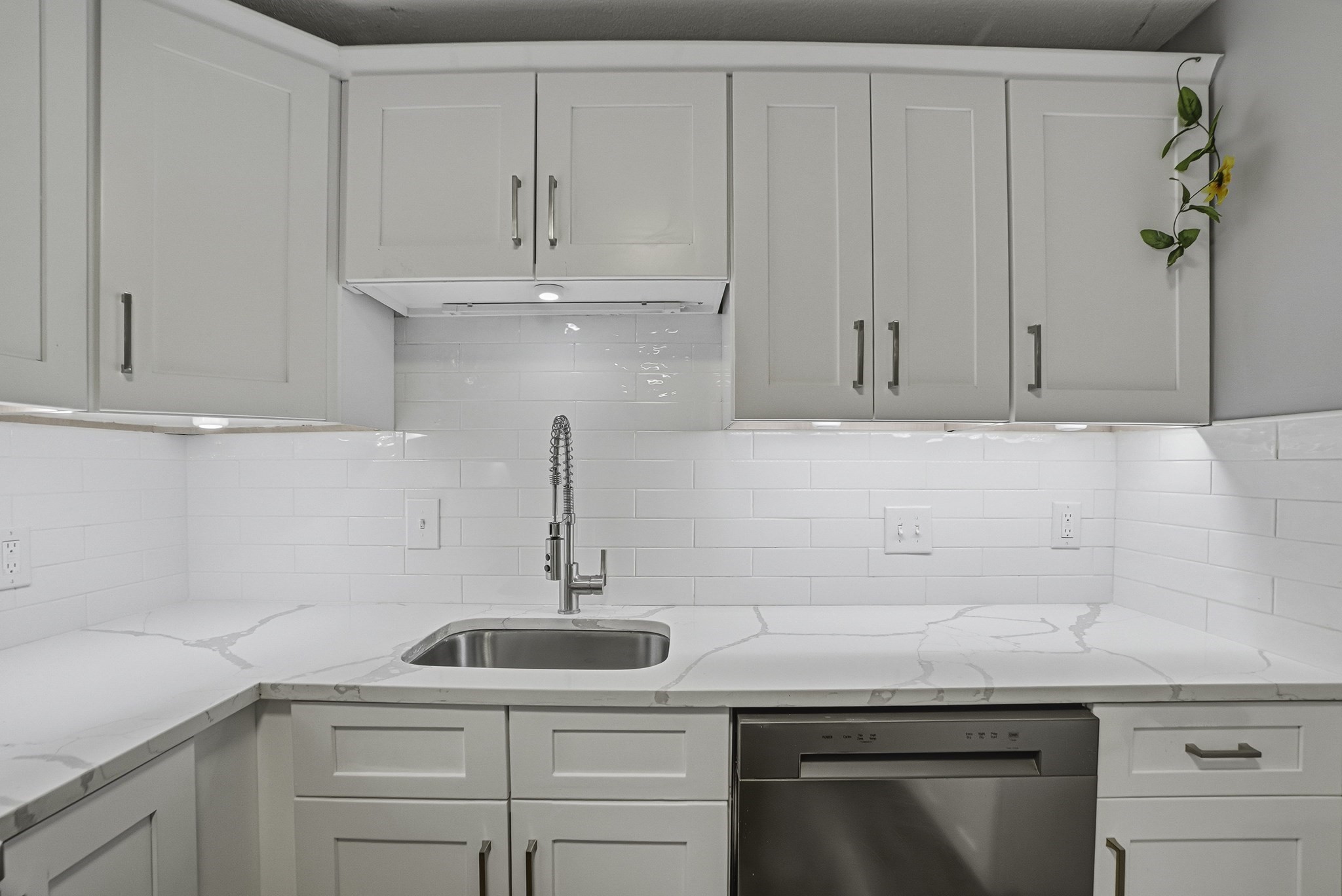 26 Williamsburg Ct # 12 Property Photo 6
