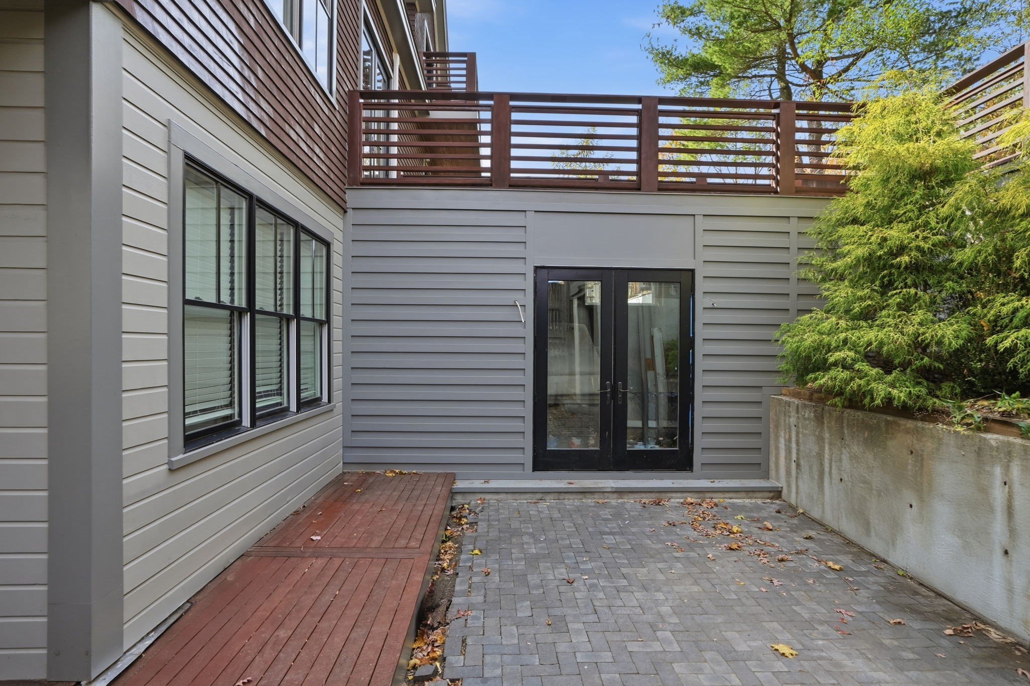 24 Sigourney St # 2 Property Photo 4