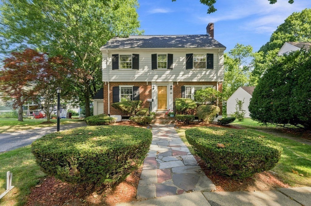 8 Carlson Circle Property Photo 1