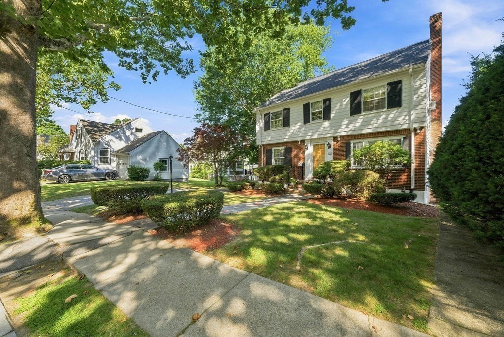 8 Carlson Circle Property Photo 2