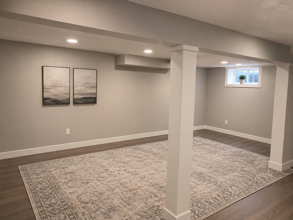 8 Carlson Circle Property Photo 4
