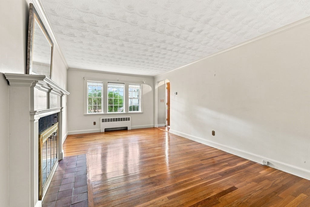 8 Carlson Circle Property Photo 5
