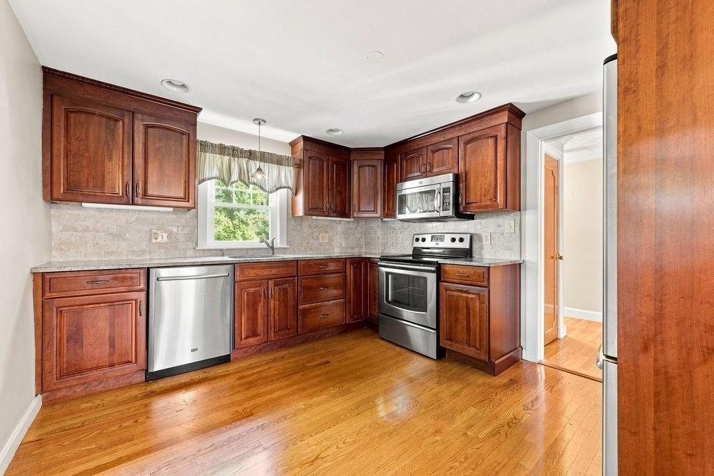 8 Carlson Circle Property Photo 6