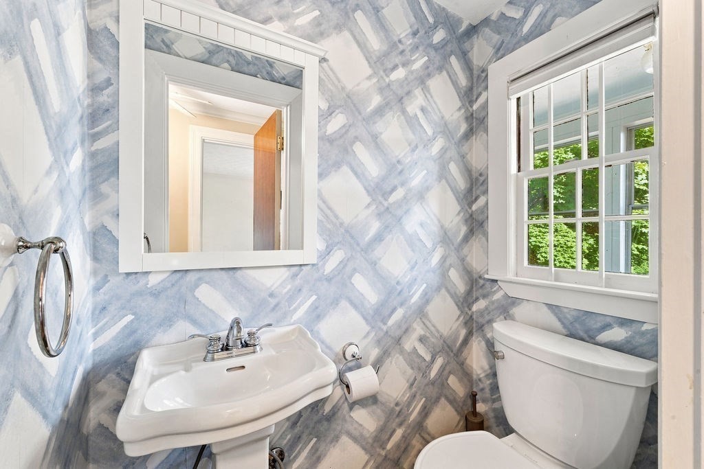 8 Carlson Circle Property Photo 8