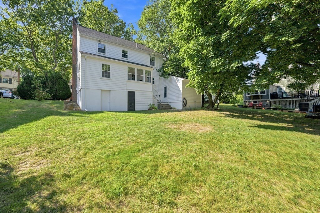 8 Carlson Circle Property Photo 12