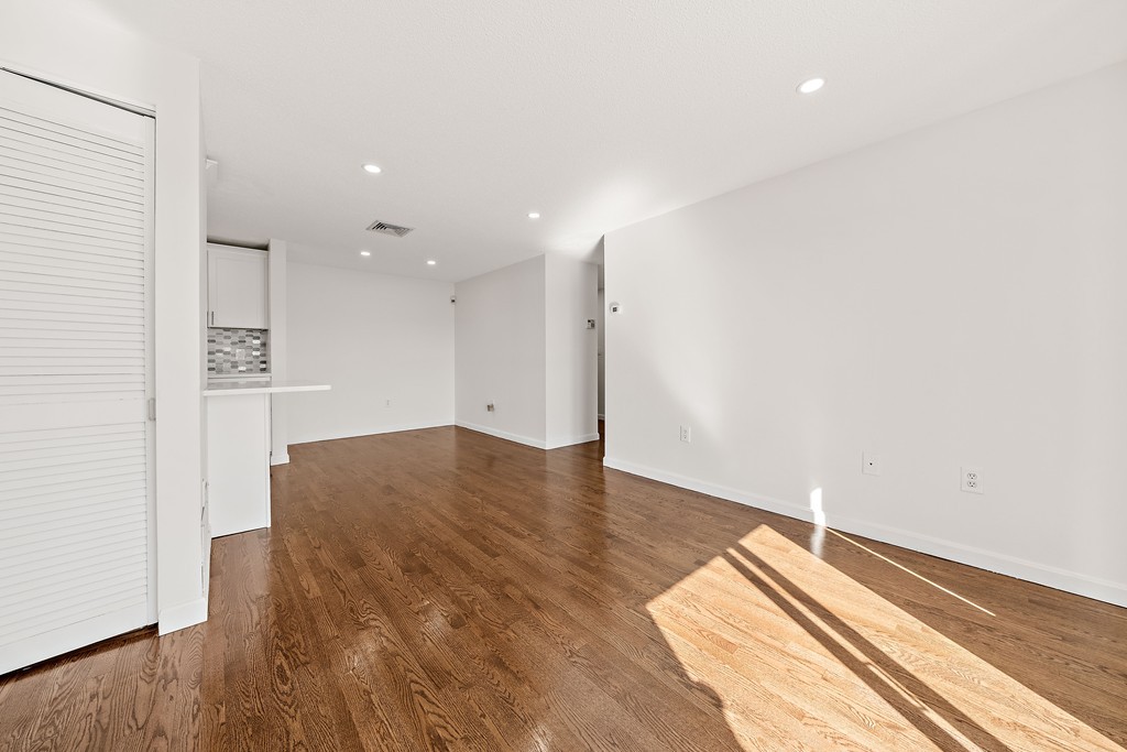 336 Adams St # 28 Property Photo 3