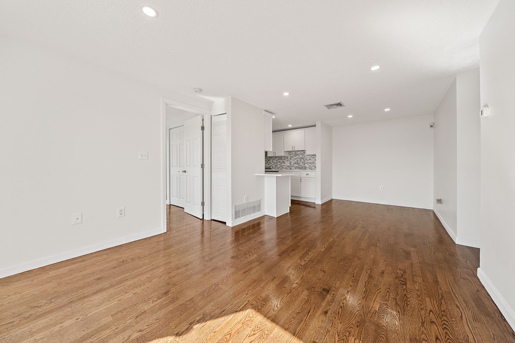 336 Adams St # 28 Property Photo 5