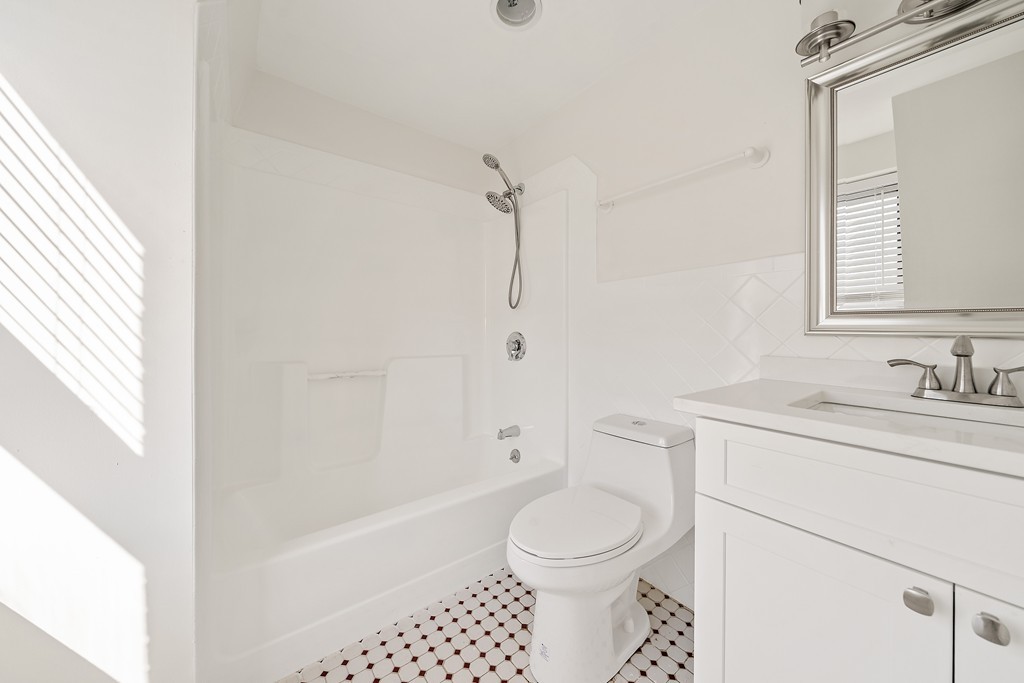 336 Adams St # 28 Property Photo 10