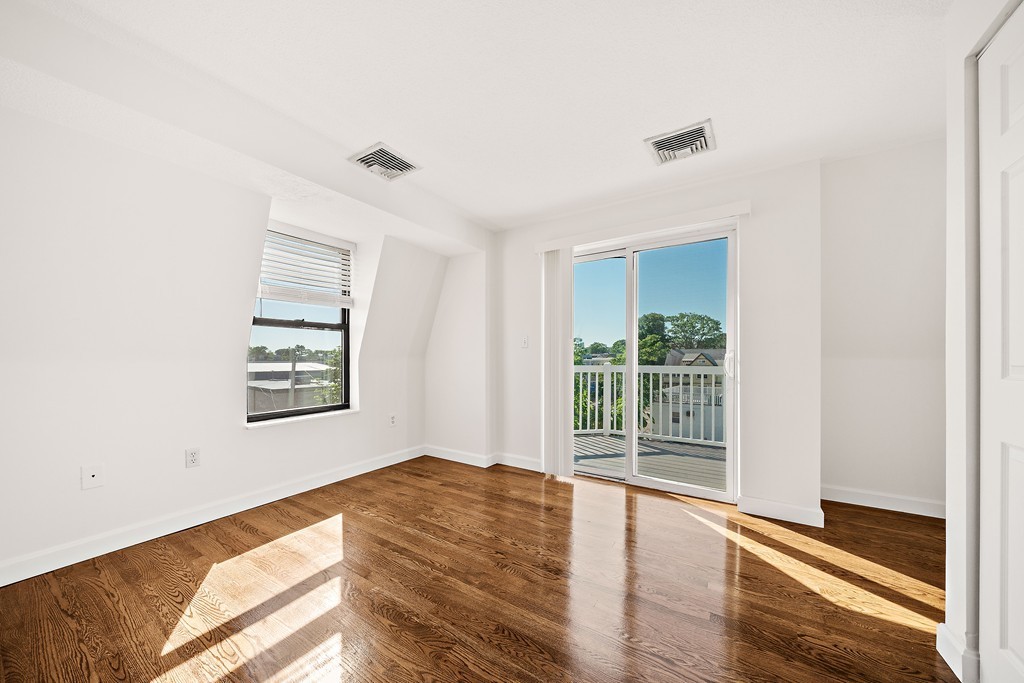 336 Adams St # 28 Property Photo 11