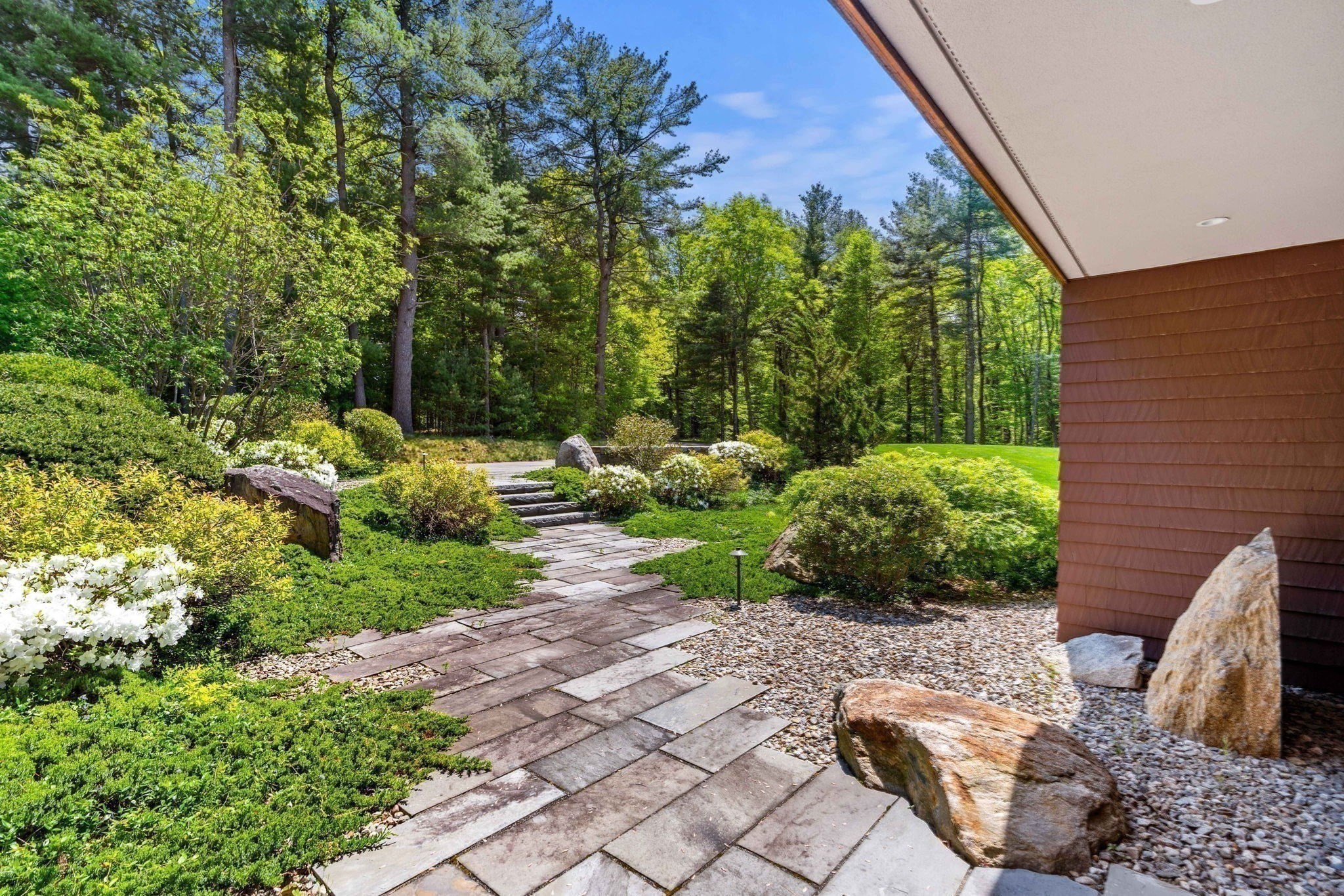 5 Redwood Cir Property Photo 6
