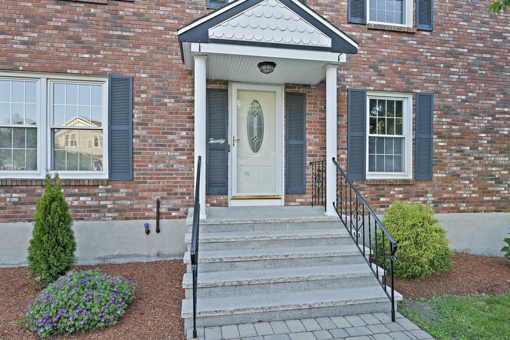 20 Cherry Ln Property Photo 2