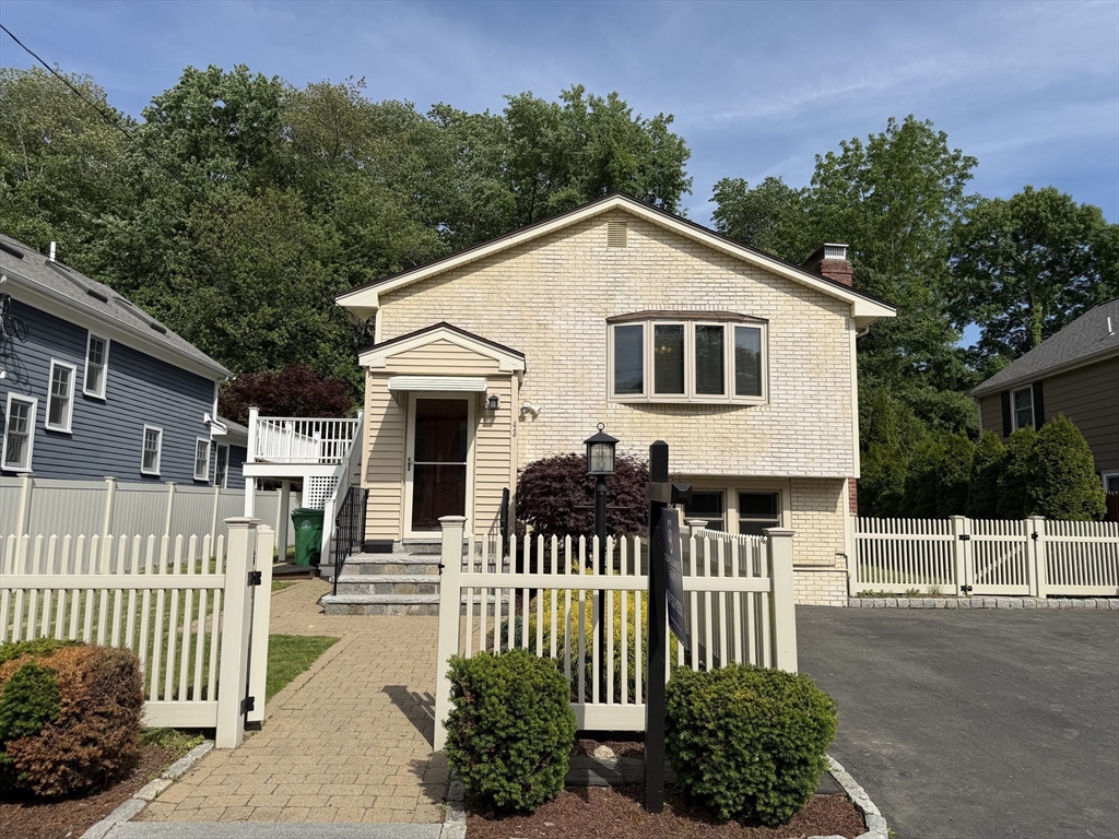 43 Deerfield Ave