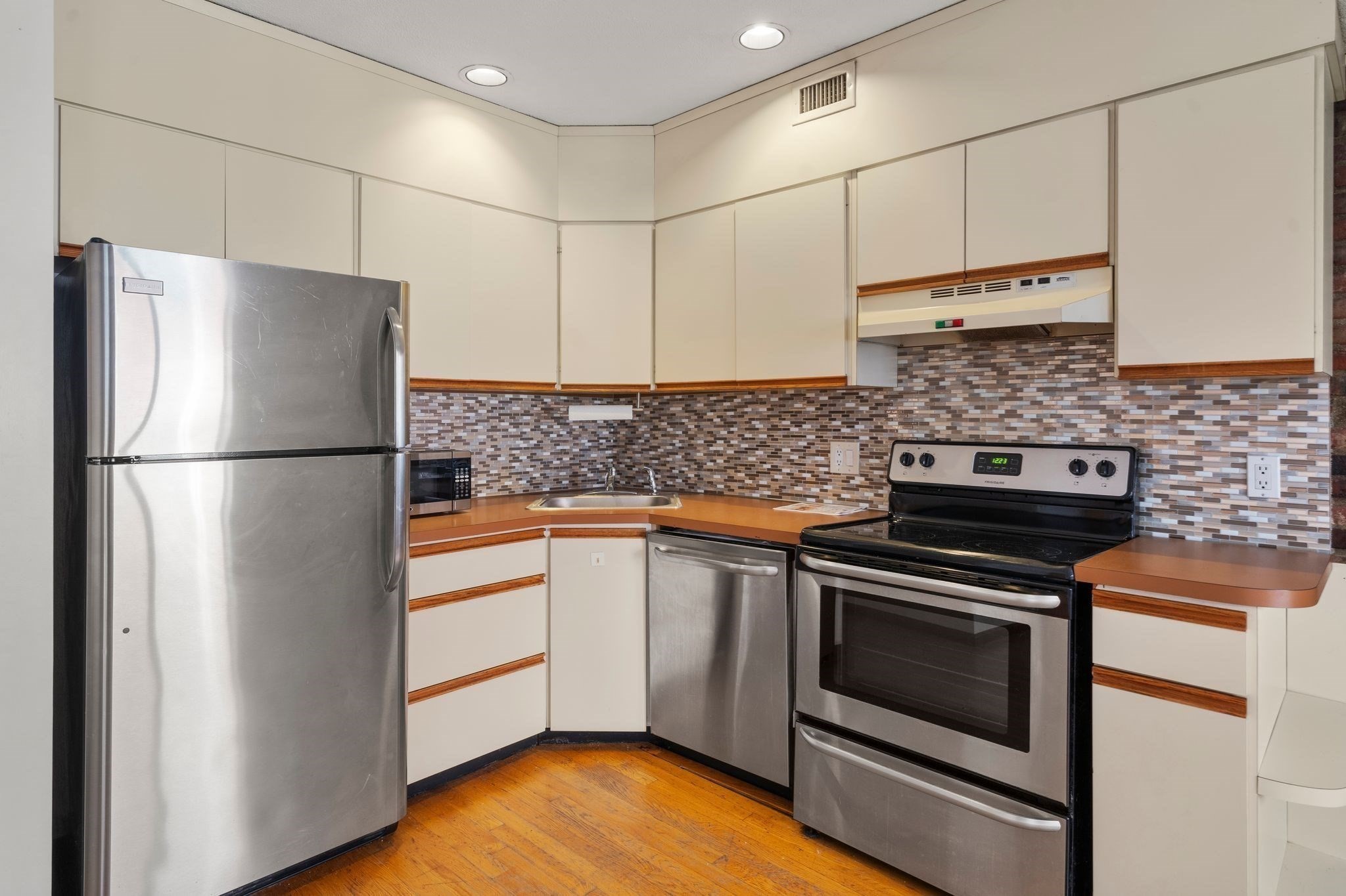 8 Wiget # 2 Property Photo 4