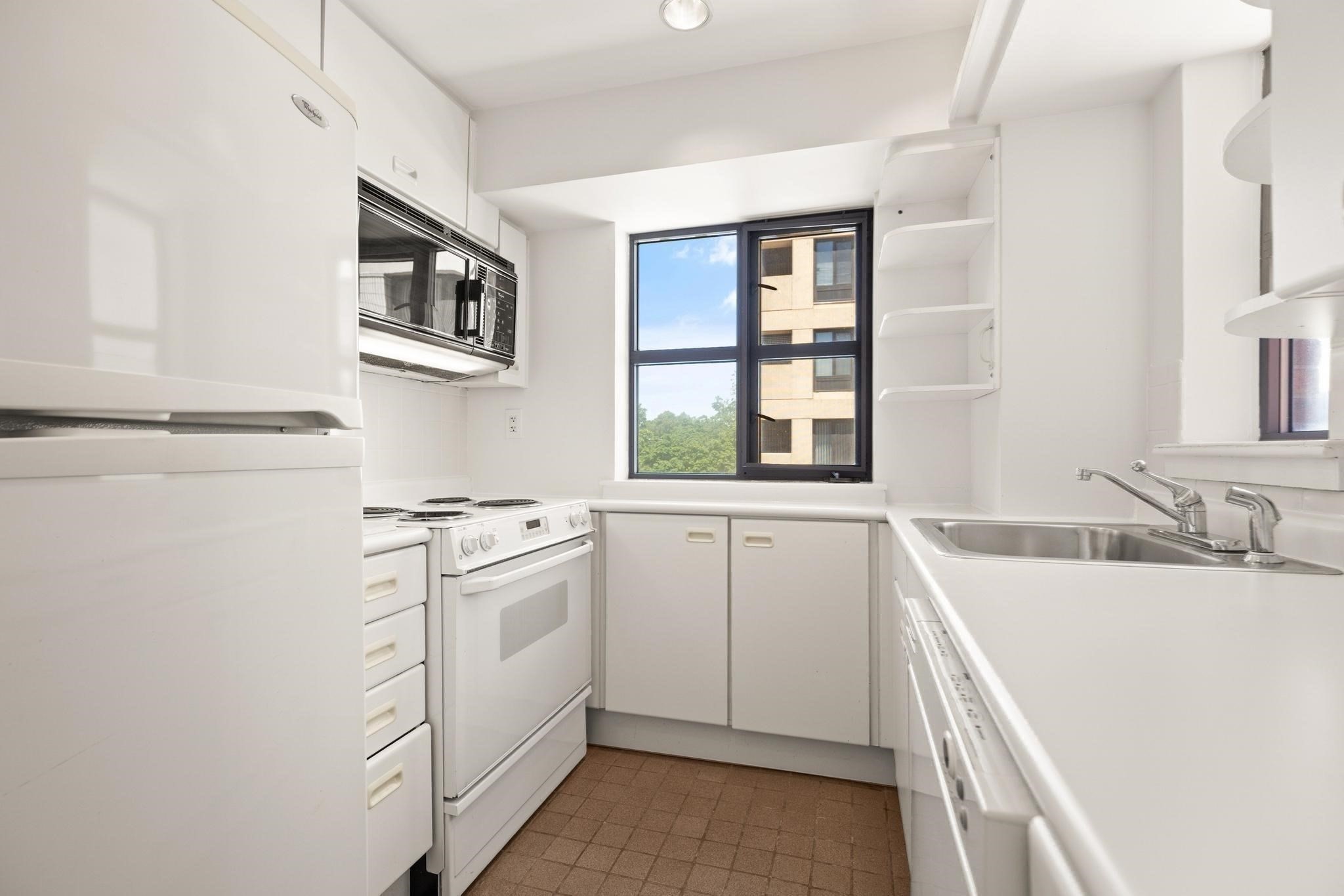 931 Massachusetts Avenue # 606 Property Photo 5