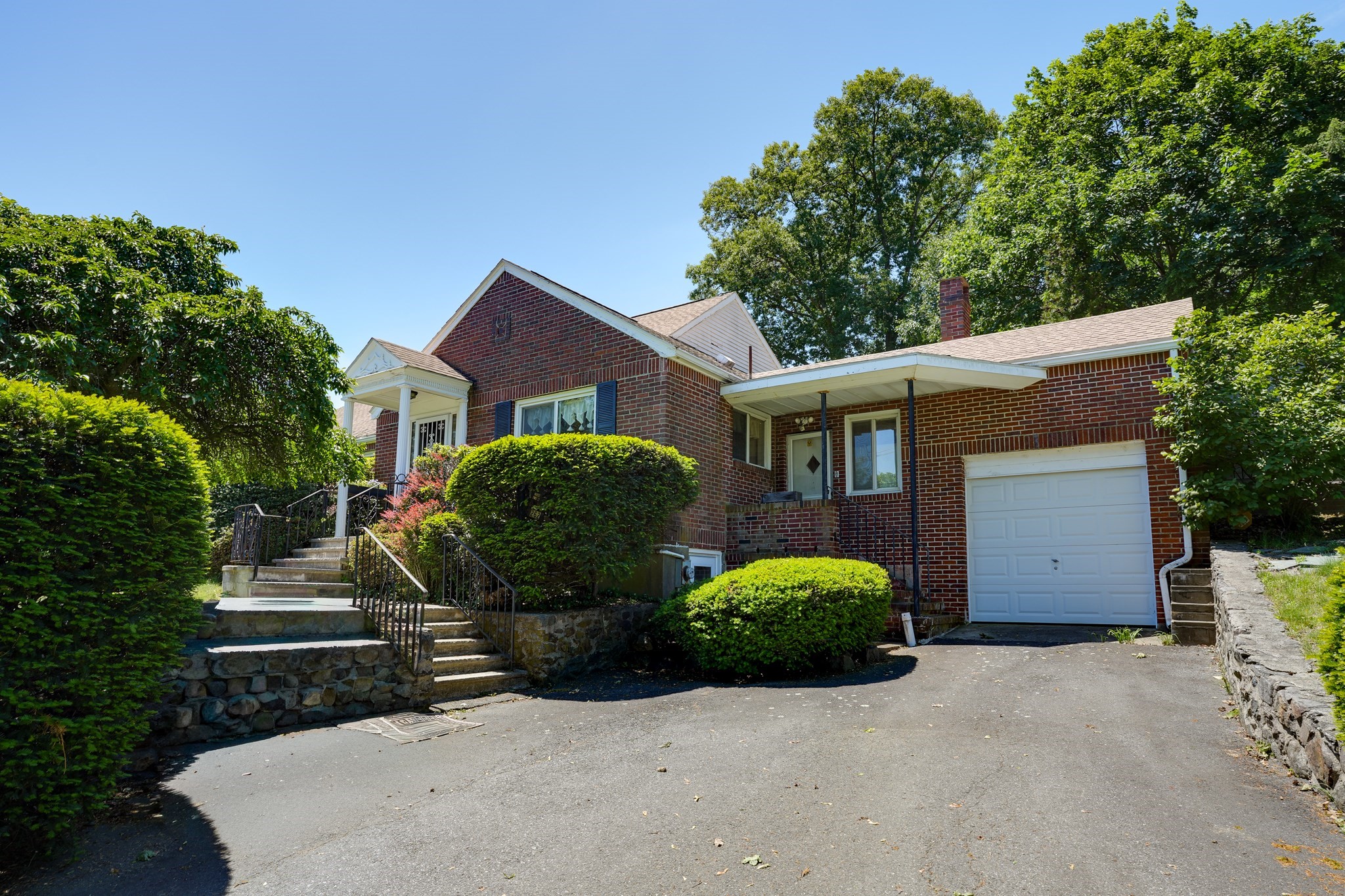 262 Clifton St Property Photo 1