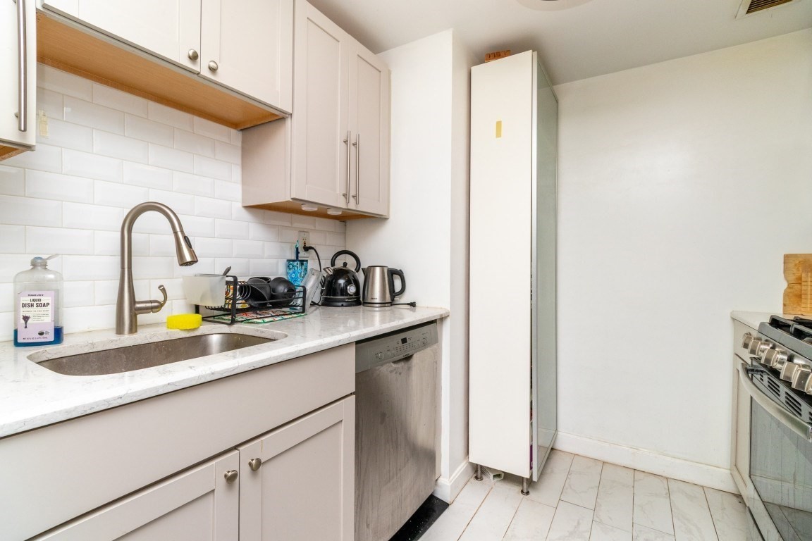 15 N Beacon St # 516 Property Photo 3