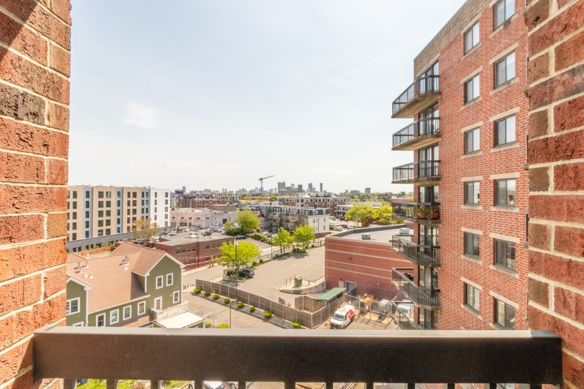 15 N Beacon St # 516 Property Photo 11