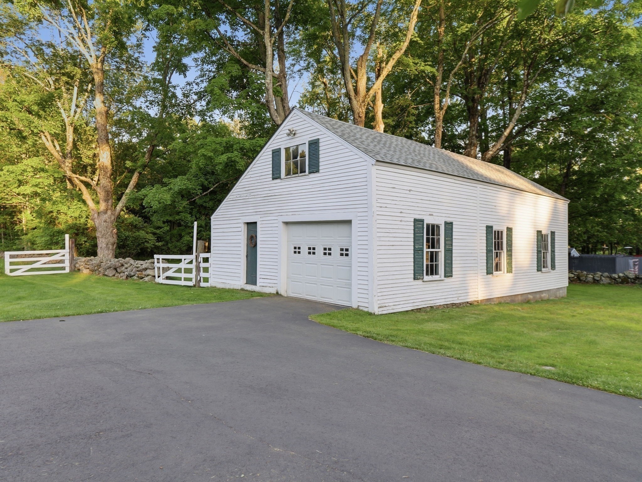 834 Pleasant St Property Photo 4
