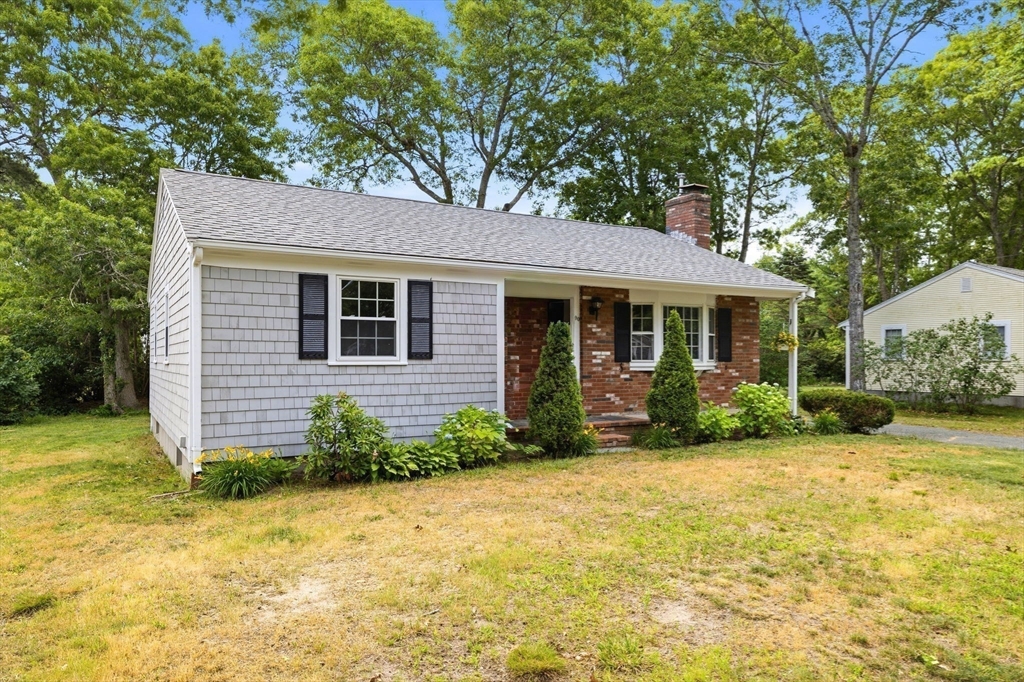 90 Castlewood Circle Property Photo 6