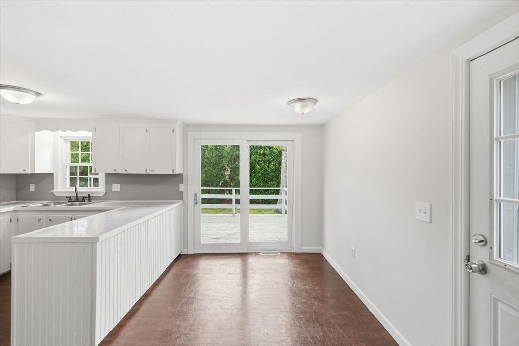 90 Castlewood Circle Property Photo 11
