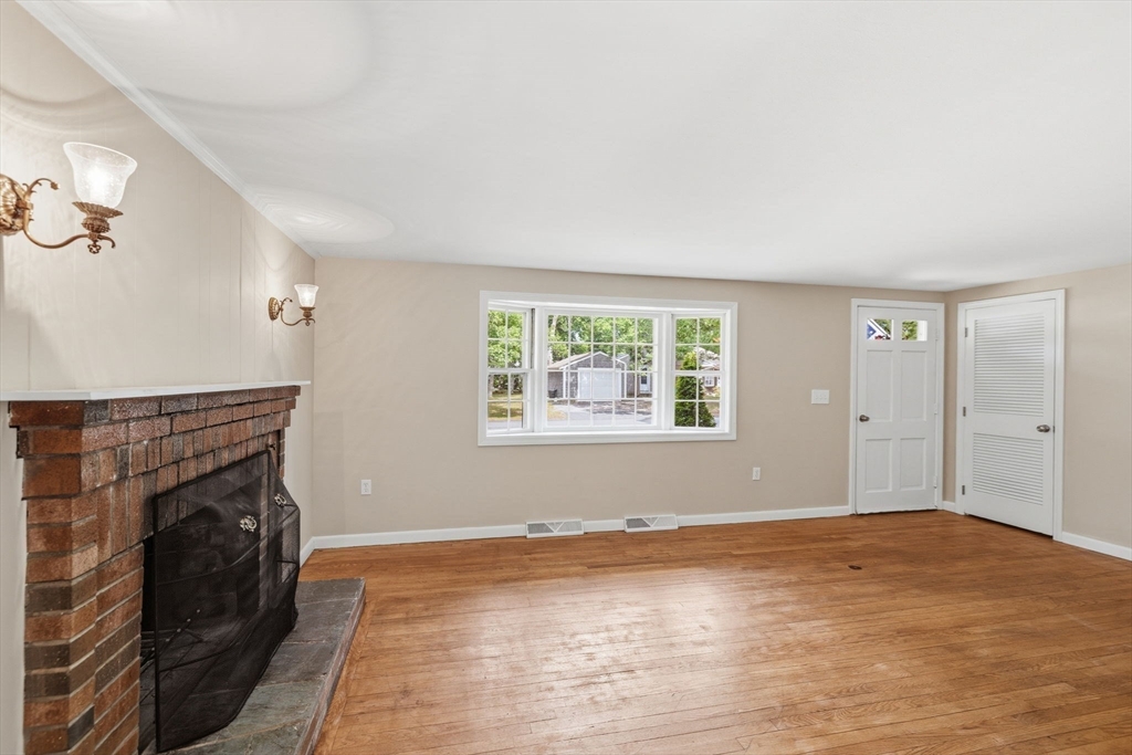 90 Castlewood Circle Property Photo 17