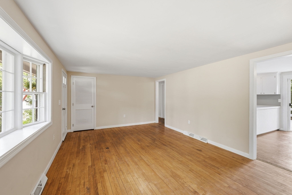 90 Castlewood Circle Property Photo 19