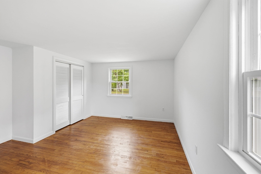 90 Castlewood Circle Property Photo 24