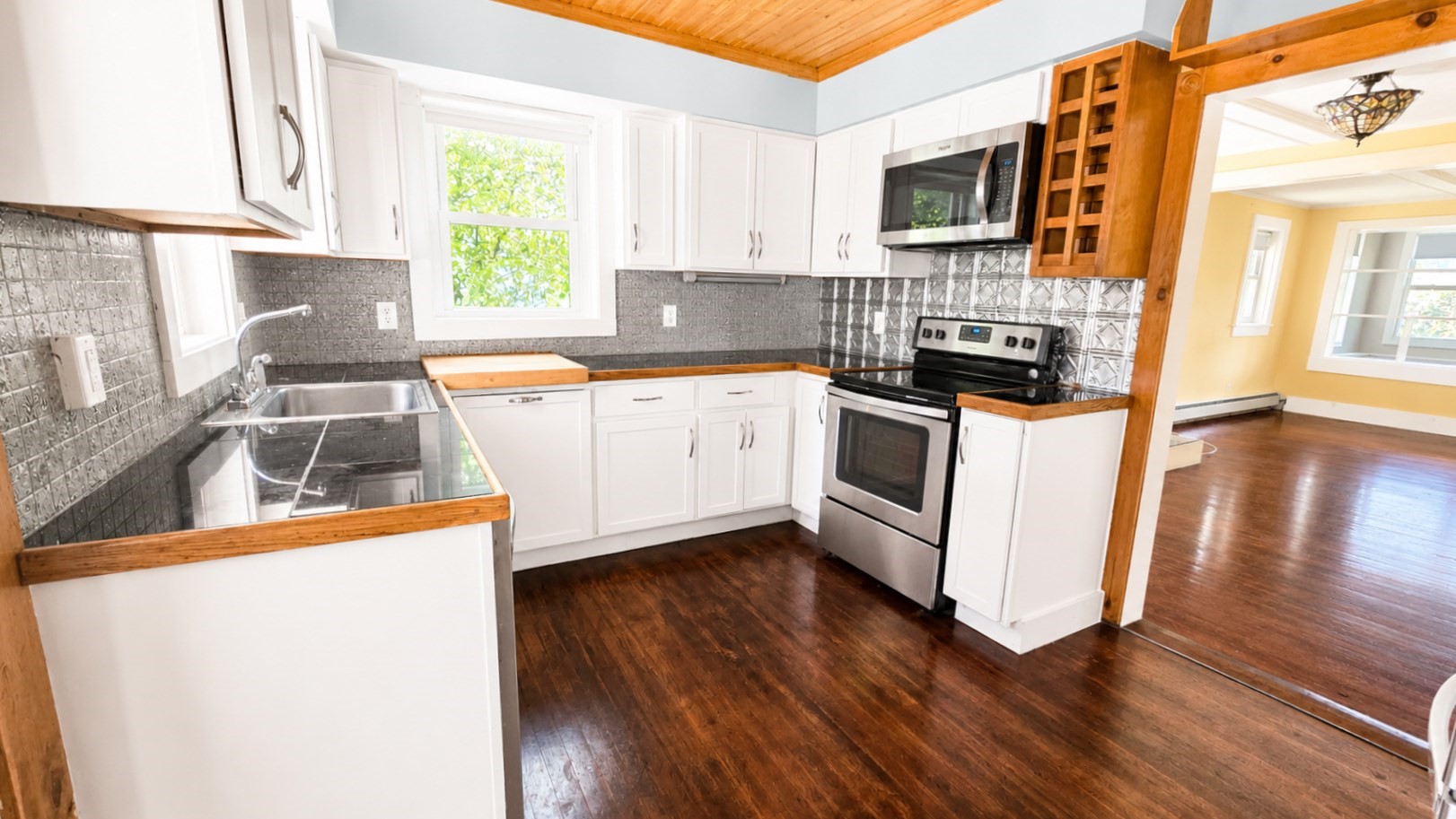 21 River St Property Photo 6