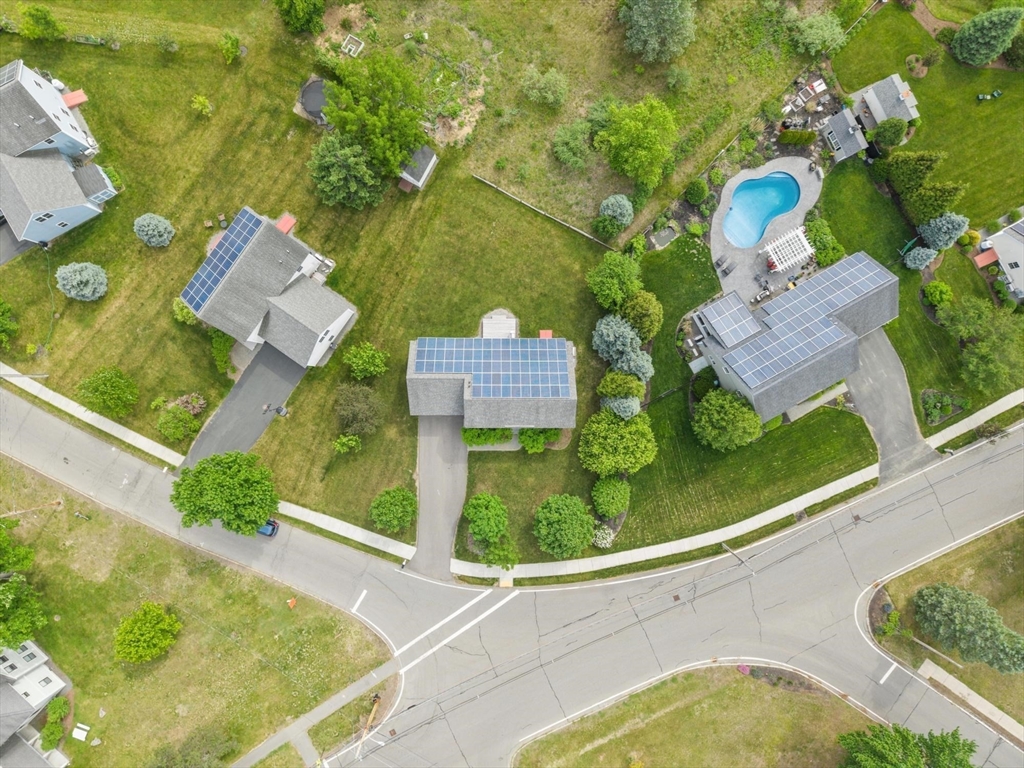 2 Adams Circle Property Photo 4