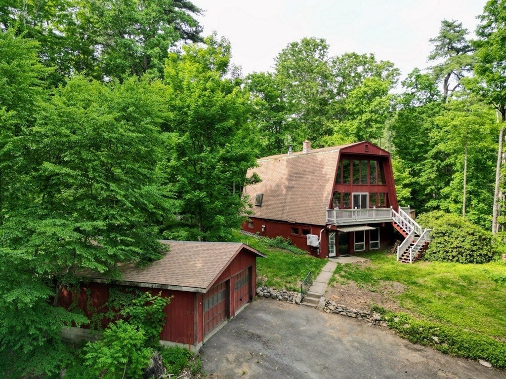 327 Long Plain Road Property Photo 1