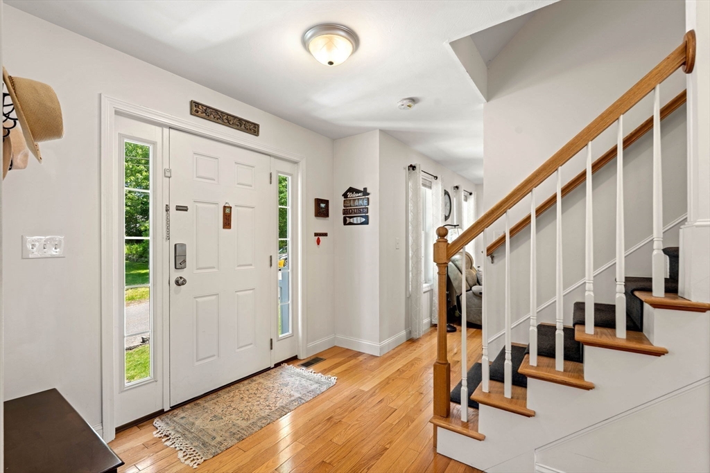34 Amesbury Ave Property Photo 2