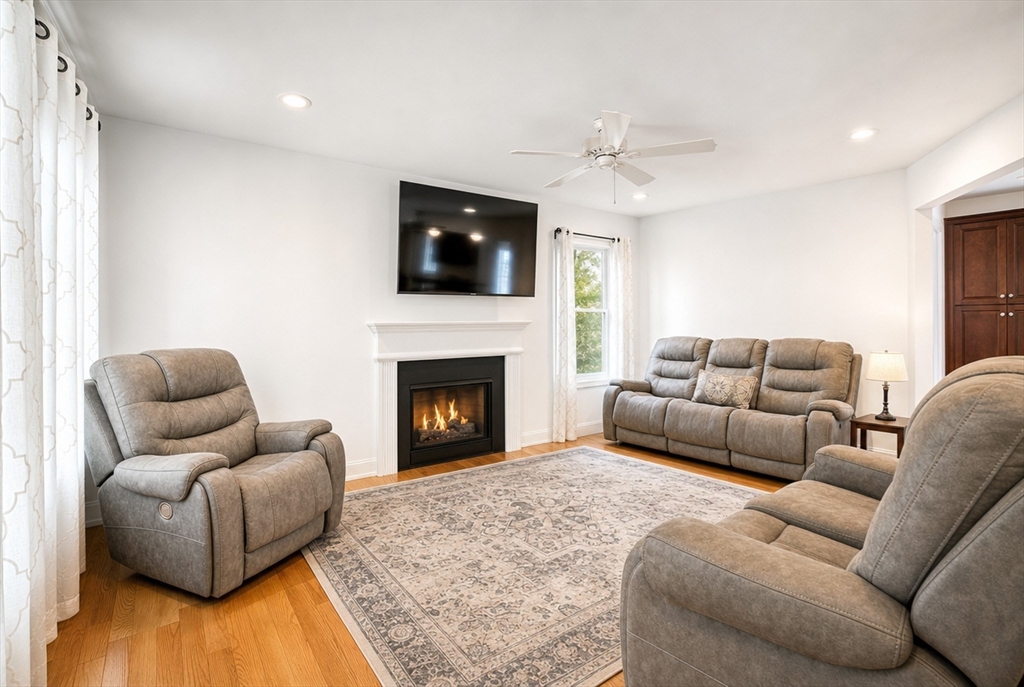34 Amesbury Ave Property Photo 4