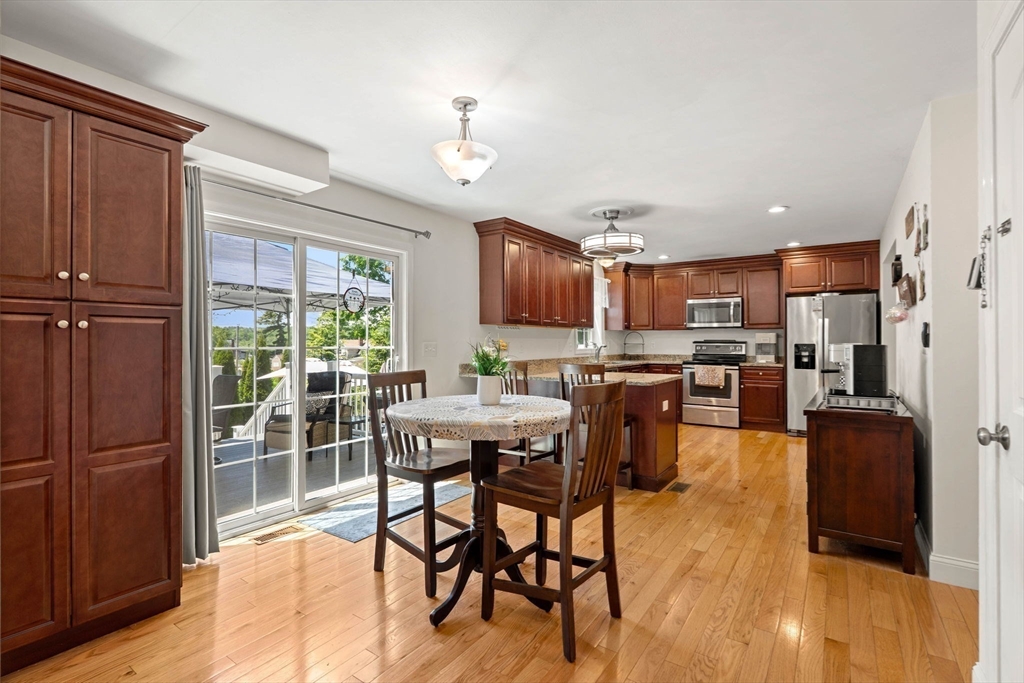 34 Amesbury Ave Property Photo 6