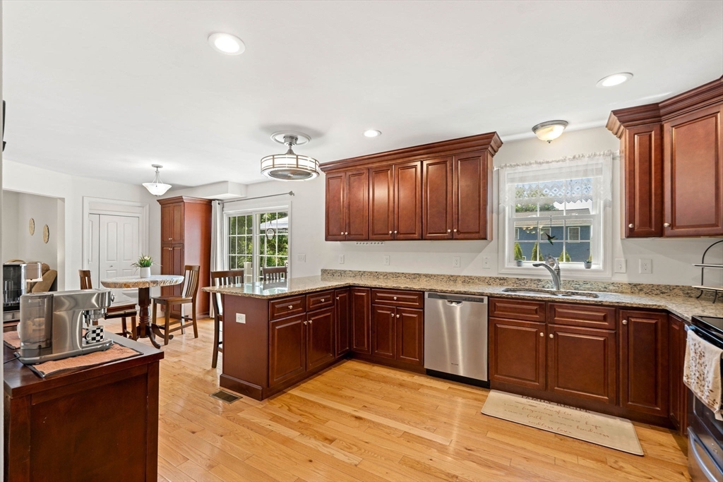 34 Amesbury Ave Property Photo 7