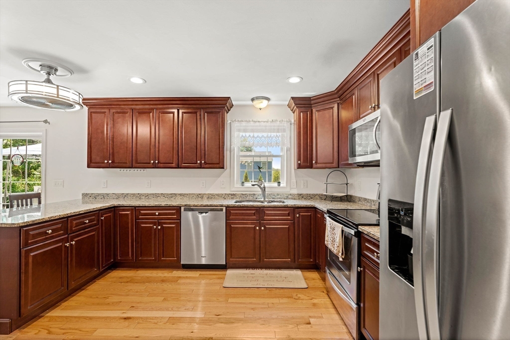 34 Amesbury Ave Property Photo 8