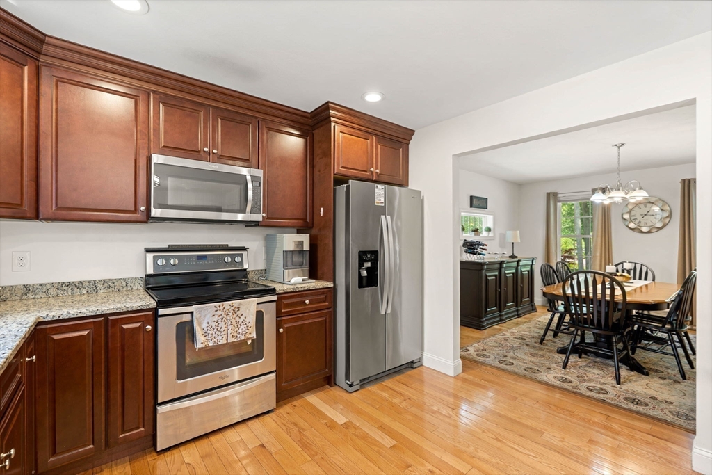 34 Amesbury Ave Property Photo 9