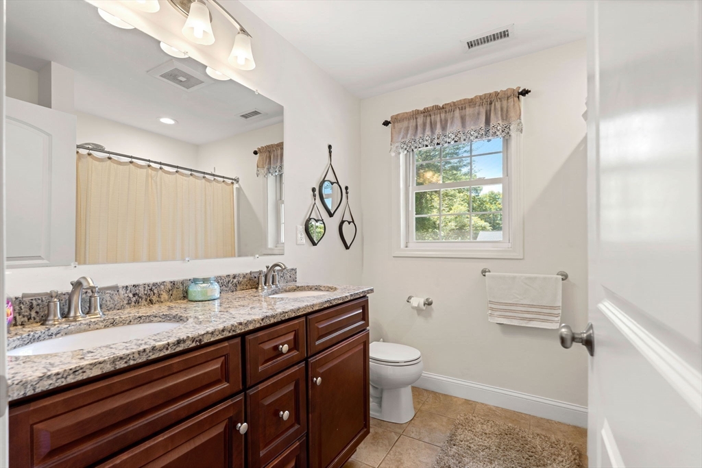 34 Amesbury Ave Property Photo 19