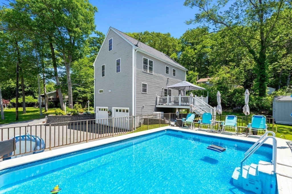 34 Amesbury Ave Property Photo 24