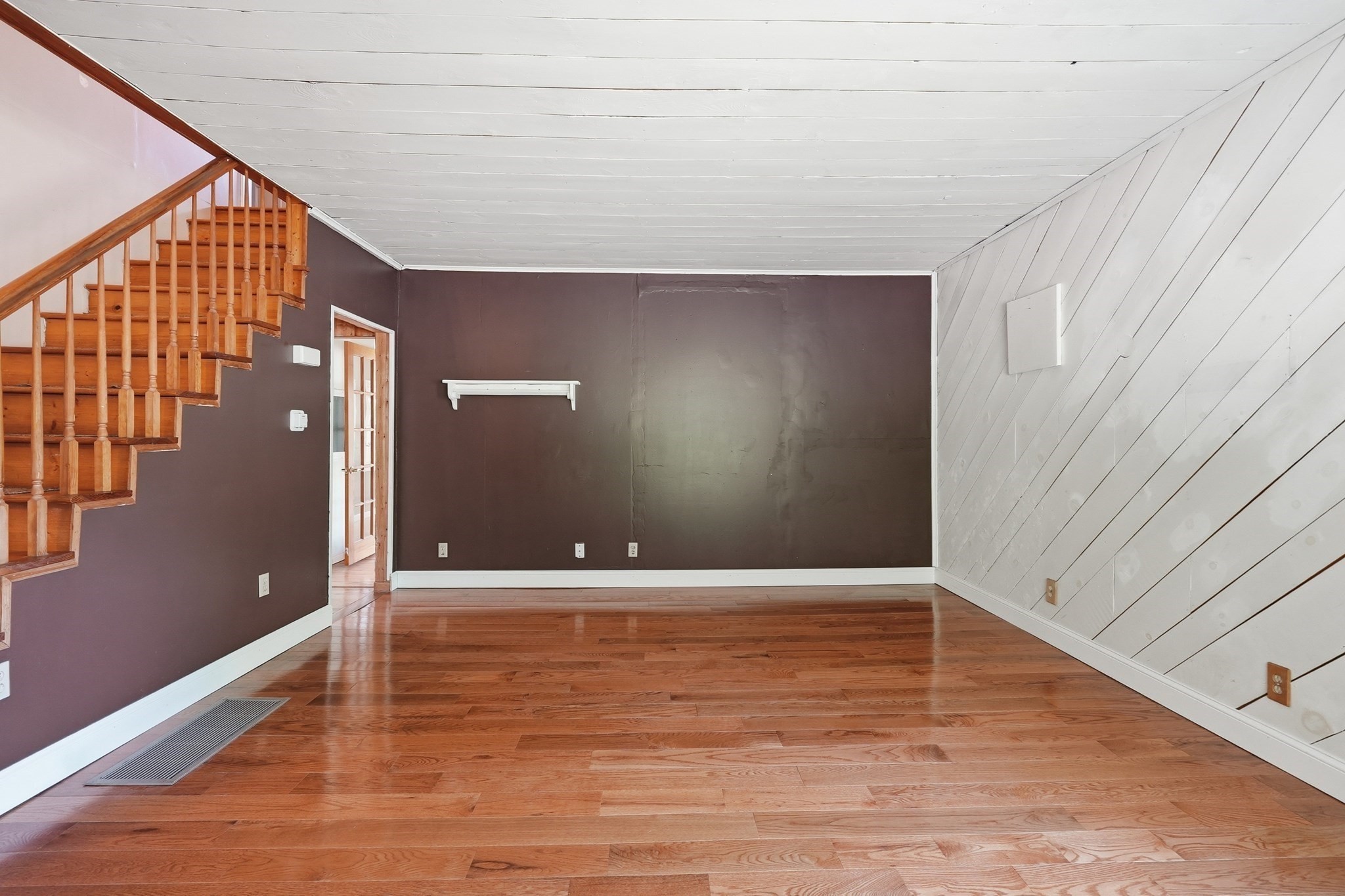 390 Main St Property Photo 7