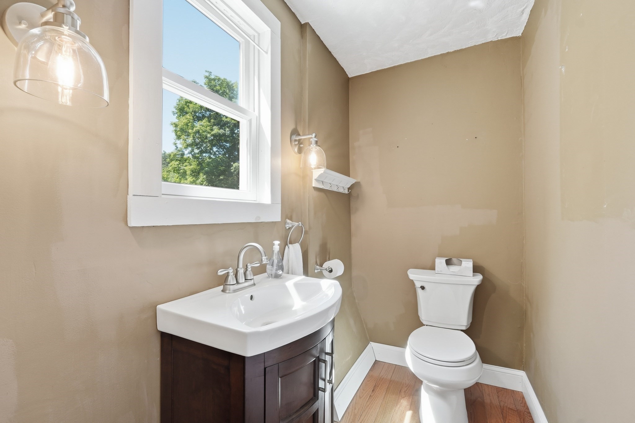 390 Main St Property Photo 19
