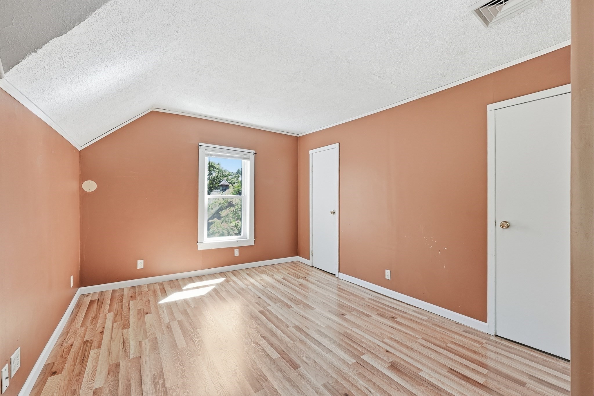 390 Main St Property Photo 21