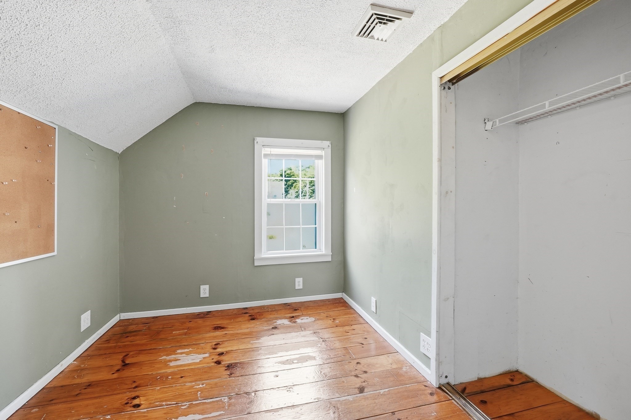 390 Main St Property Photo 25
