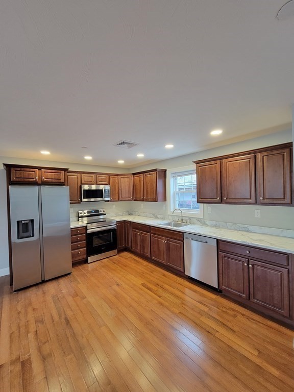 946 Warren Ave # F Property Photo 3