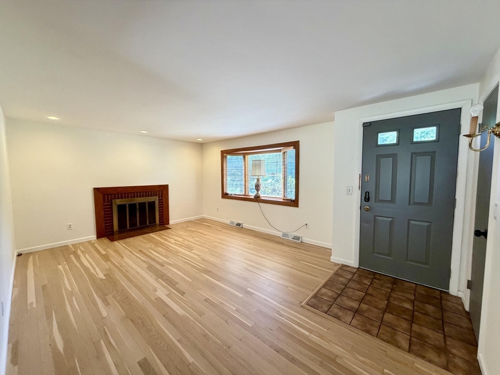 142 Yarmouth St Property Photo 3