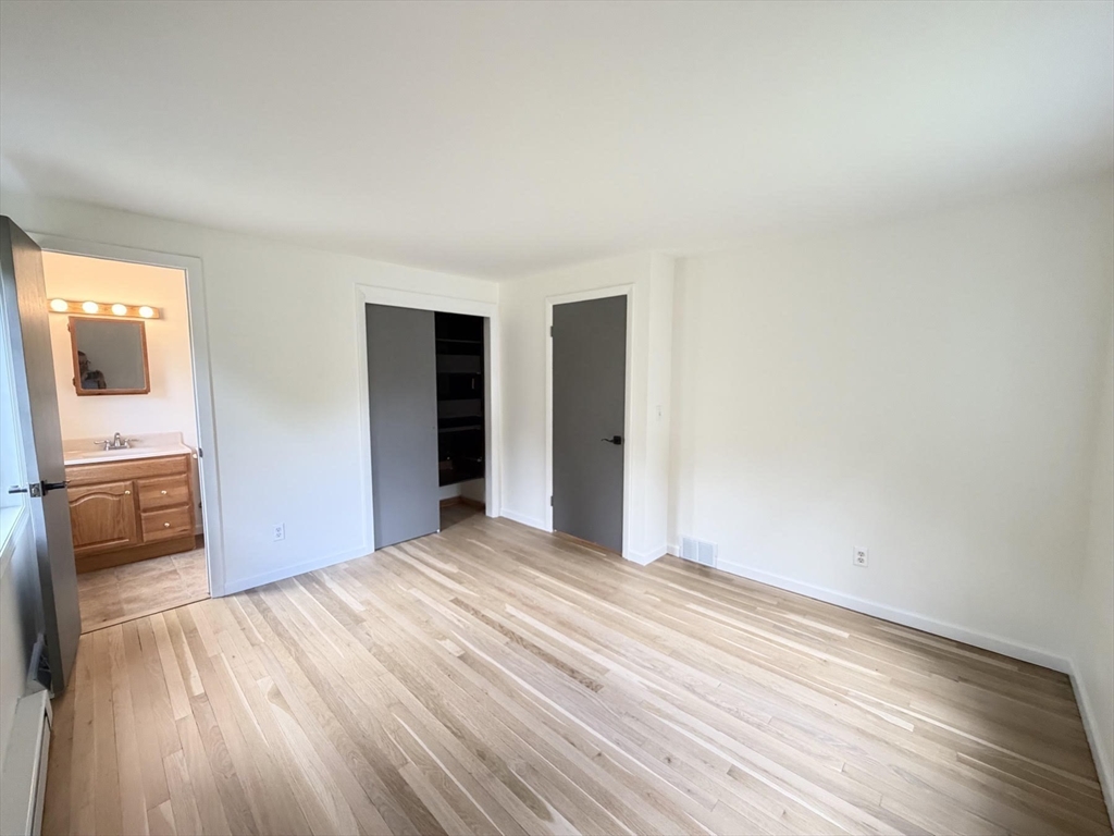 142 Yarmouth St Property Photo 13