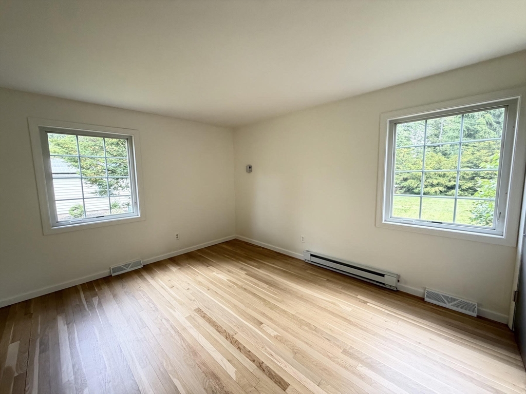 142 Yarmouth St Property Photo 14